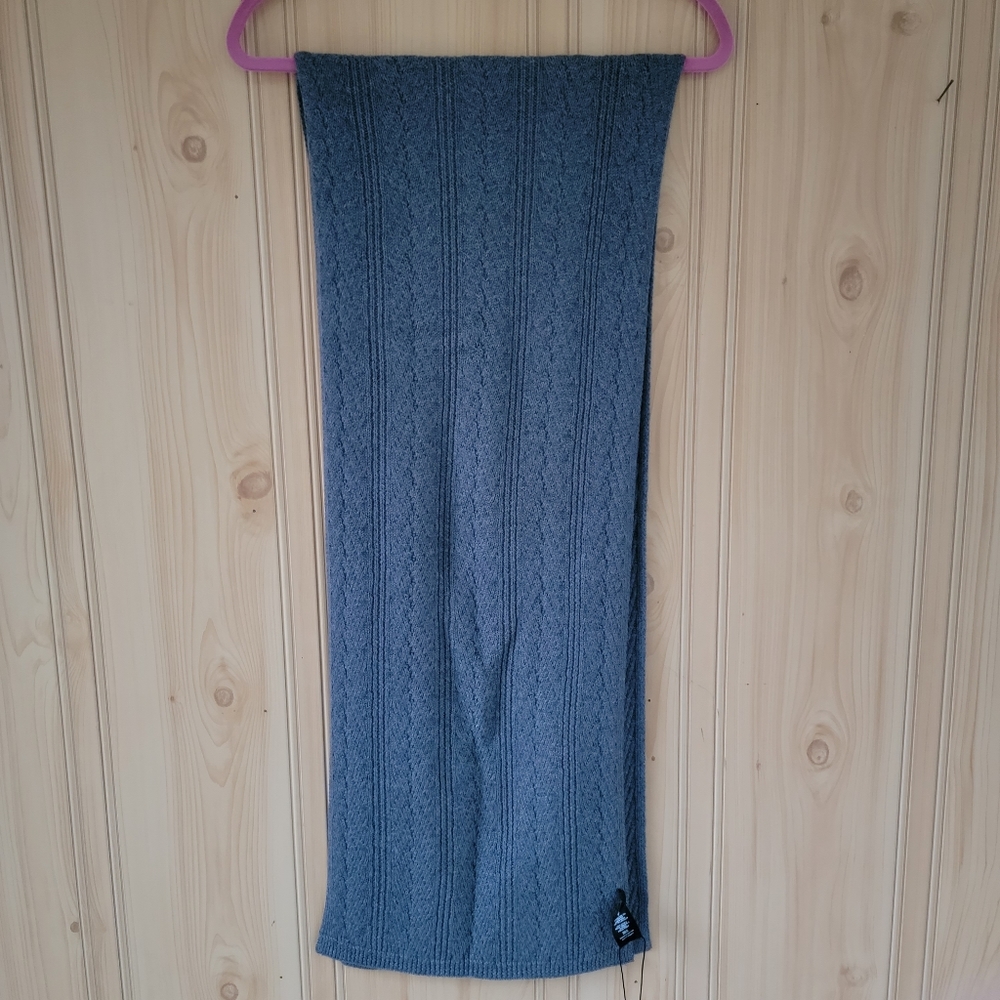 Theory Cashwool Ritten Scarf - Picture 2 of 8